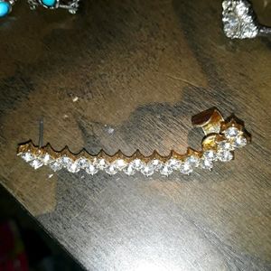 💌One hole with clip at top of ear extended